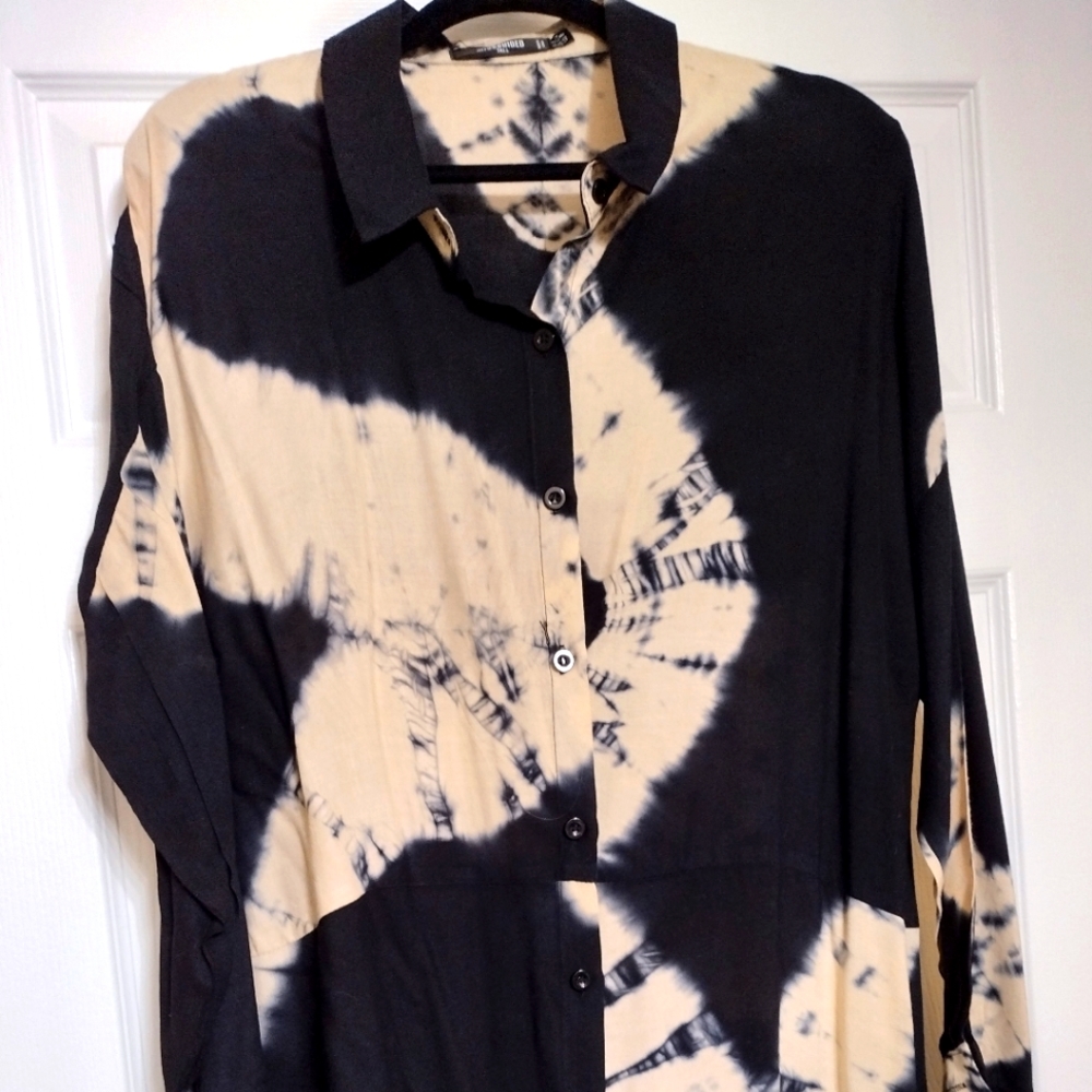 From Missguided. Long Tunic in Tye-Dye. This is a Tall. It is long, versatile.
